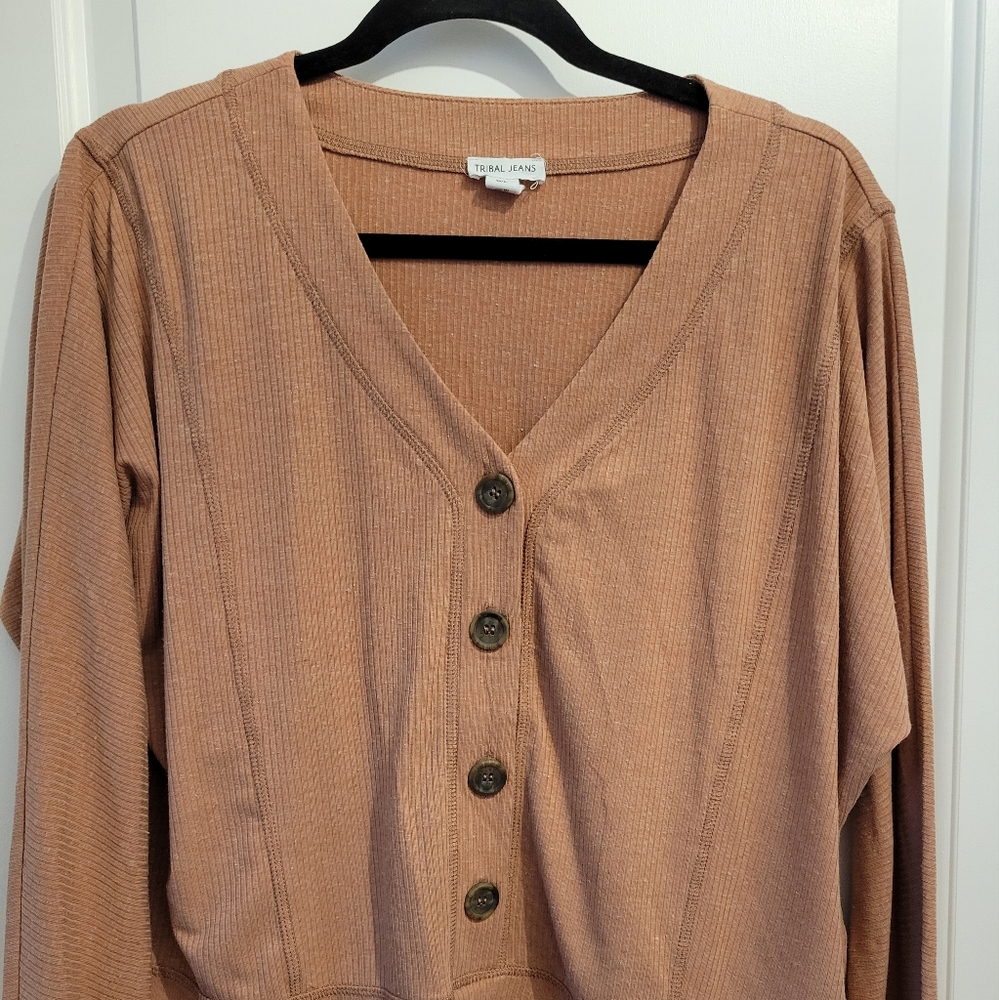 Tribal top
